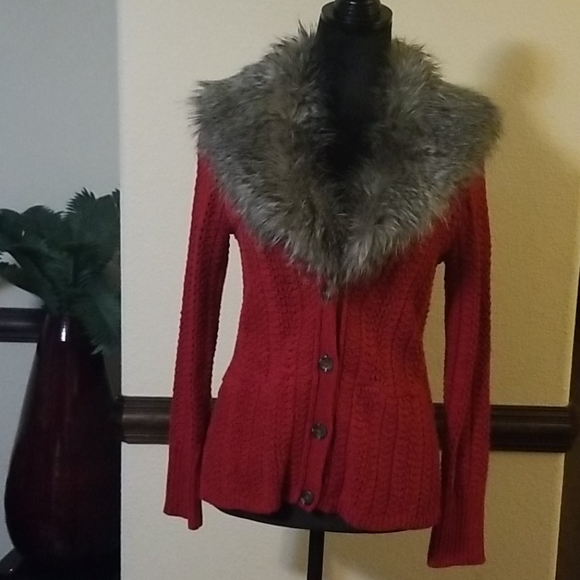 Cache Sweaters - Cache sweater with detachable faux fur